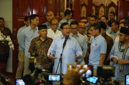 Serial Kebohongan Prabowo, Godham City dan Kendali di Ruang Kontrol