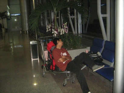 Kenangan Menginap di Tan Son Nhat International Airport