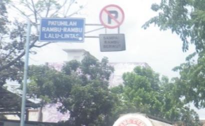 Di Medan, Kendaraan Berhenti Bayar Parkir?