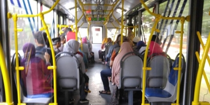 Menyoal Prioritas dan Dominasi Wanita di BRT Transjakarta