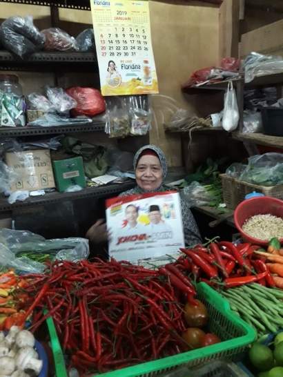 Tujuh Elemen Relawan Jokowi-Amin Blusukan ke Pasar-pasar di Jaksel