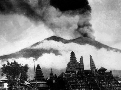 Bandung 1963, Solidaritas Bencana Gunung Agung