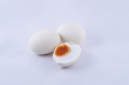 Review Membuat Telur Asin dengan Cara Direndam Air Garam
