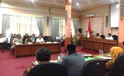 Celoteh "Kosong" Senator Lampung di Cirebon