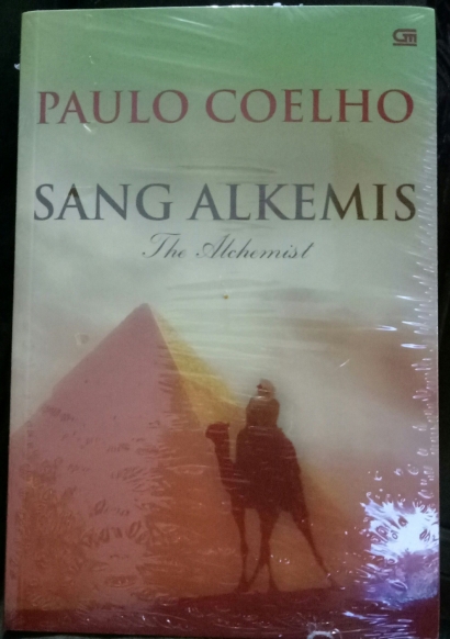 Belajar dari Sang Alkemis: Review Novel "Sang Alkemis" Paulo Coelho