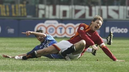 Cedera Serius Francesco Totti Sampai Patah Tulang