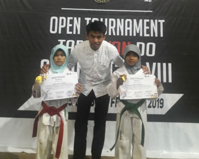 Hebat, 2 Putri MI Darul Ilmi Juara Taekwondo Smunel Cup VIII 2019