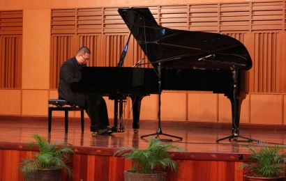 Konser CoM UPH "The Last Three Piano Sonatas of Beethoven"