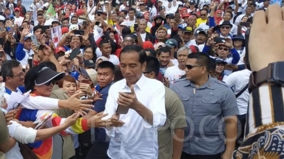 "Battle" Jokowi Vs Sandi di Bandung, Massa 01 Lebih Banyak