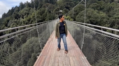 Sensasi Menegangkan Jembatan Gantung Terpanjang di Asia Tenggara
