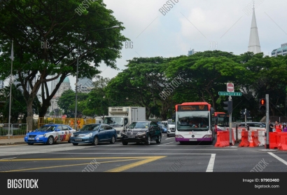 Di Singapura Terobos Lampu Merah Didenda Rp 4,2 Juta