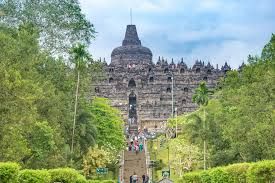 Mengapa Pengunjung Candi Borobudur "Wajib" Lewat Labirin Kios Pedagang?