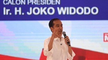 Prabowo Subianto: Dengan Begitu Banyak Kartu Seolah-olah Kita Modern?