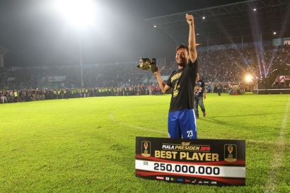 Hamka Hamzah Defender Arema, Best Player Piala Presiden 2019