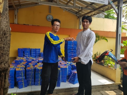 Sudinsos Jakarta Timur Salurkan Bantuan kepada Korban Banjir Ciliwung