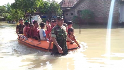 Koramil 0815/08 Dawarblandong Siaga Banjir di Mojokerto