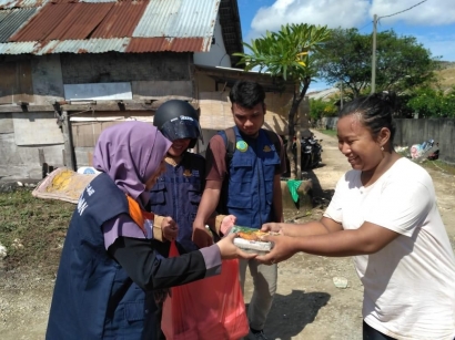 Laznas Dewan Dakwah Bali Berbagi Nasi untuk Mereka yang Terpinggirkan
