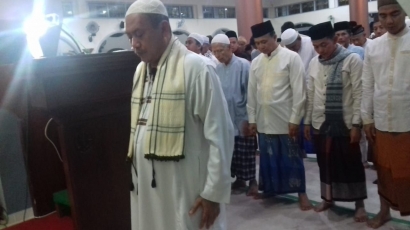 Bupati dan Wabup Bangka Tarawih Pertama di Masjid Agung Sungailiat