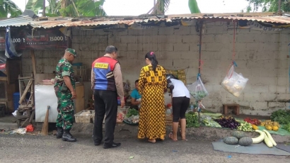Bulan Ramadan, TNI-Polri Wonocolo Kompak Lakukan Pengecekan Harga Sembako