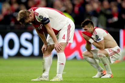 Mengharukan, Alderweireld dan De Ligt Saling Memuji Usai Laga Ajax vs Spurs