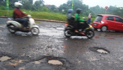 Hujan Datang, Jalan Raya Grand Depok City Tergenang