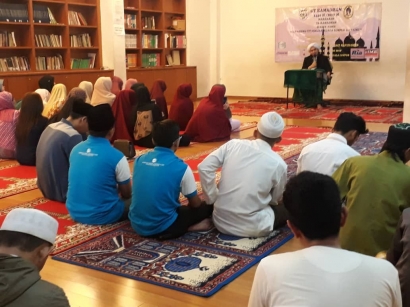 Melihat Bagaimana Migran Indonesia Mengisi Waktu Luang di Bulan Ramadan