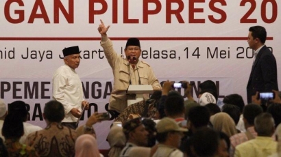 Ketika Kubu Prabowo Terdesak, Putus Asa dan Naif