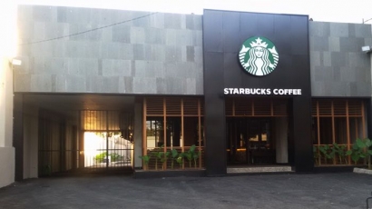 Mulai Buka di Pinggir Jalan, Starbucks Bersaing dengan Gerai Kopi Lokal?