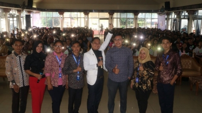 Karya Inspirasi Indonesia Gelar Seminar Bahasa Inggris di Sidikalang, Dicintai Ribuan Pelajar yang Hadir
