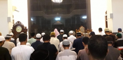 Imam Masjid Palestina Kunjungi Bali, Warga Antusias Penuhi Masjid hingga Sesak