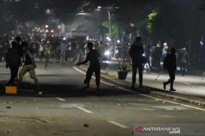 Perusuh Itu Kambuh Saat Indonesia Selamat dari Aksi Terorisme