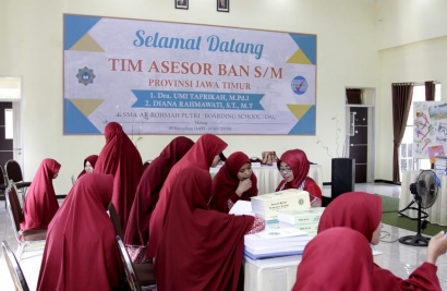 Tim Asesor BAN-SM Visitasi SMA Ar-Rohmah Putri