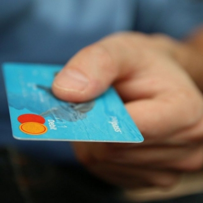 Kartu Kredit, Alat Pembayaran yang Bisa Melilitkan Utang hingga Tujuh Keliling