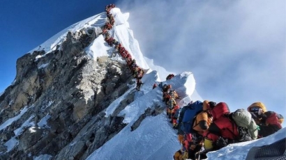 Puluhan Pendaki Meninggal karena Antrean di Puncak Gunung Everest