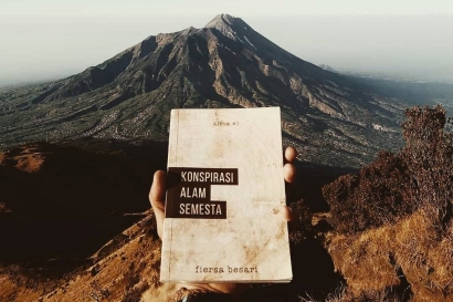 Review Novel Fiksi Fiersa Besari "Konspirasi Alam Semesta"
