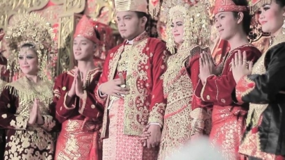 Bacaro, Tradisi Unik Acara Pernikahan di Padang Tarok