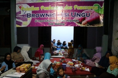 Antusias Warga Dusun Blobo dalam Pelatihan dan Pemasaran Brownies Ubi Ungu