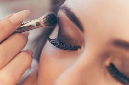 12 Tips Makeup Awet Muda untuk Usia 40-an