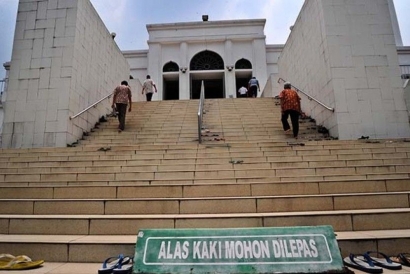 Banyak Masjid yang Tidak Ramah bagi Jamaah Lansia