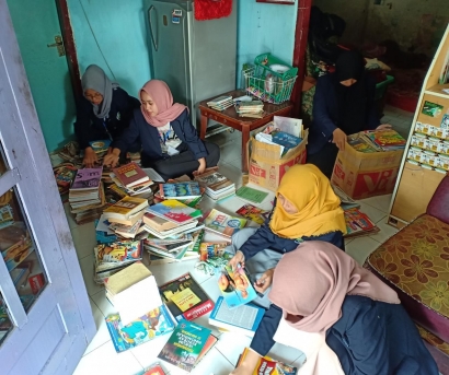Meningkatkan Budaya Membaca Sejak Dini di Desa Sumberpasir Oleh KKN UM 2019