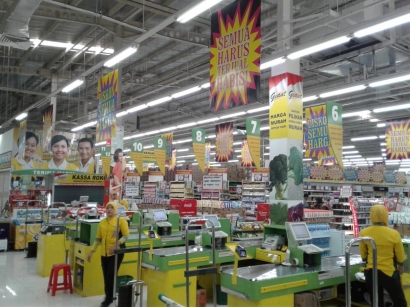 Supermarket Giant Tutup, Asa Karyawan Jangan Sampai "Redup"
