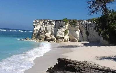 Pantai Indah Marosi yang Memukau di Sumba Barat