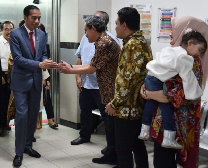 Cepat Sembuh Bu Risma, Pak Jokowi Sudah Jenguk