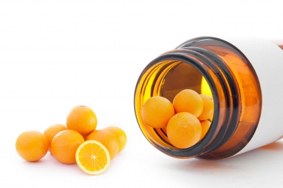 Mengonsumsi Vitamin C Dosis Tinggi Membuat Tubuh Bugar, Tepatkah?