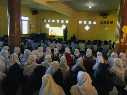 Edukasi NAPZA terhadap Siswa SMP Islam 2 Pujon Desa Madiredo