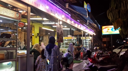 Kawasan Pecinan Padang, Surga Kuliner Malam