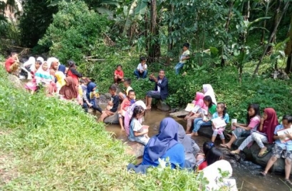 TBM Lentera Pustaka Gagas Wisata Literasi di Kaki Gunung Salak