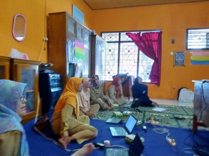 Pelatihan Pengembangan Media Pembelajaran PowerPoint Interaktif di Desa Ngentrong Kabupaten Trenggalek