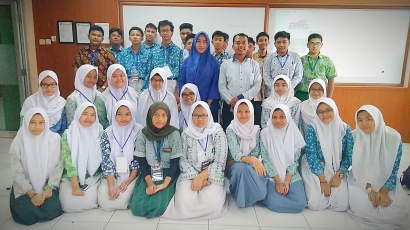 SMA Islam Cikal Harapan BSD Menggelar Pelatihan Membuat Website