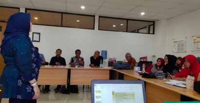 Ekspresi Ceria Kuliah, Mahasiswa S3 Manajemen Pendidikan Unpak